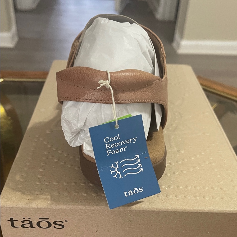 Taos Footwear Women's Sandals in Tan and Cream - Picture 4 of 9